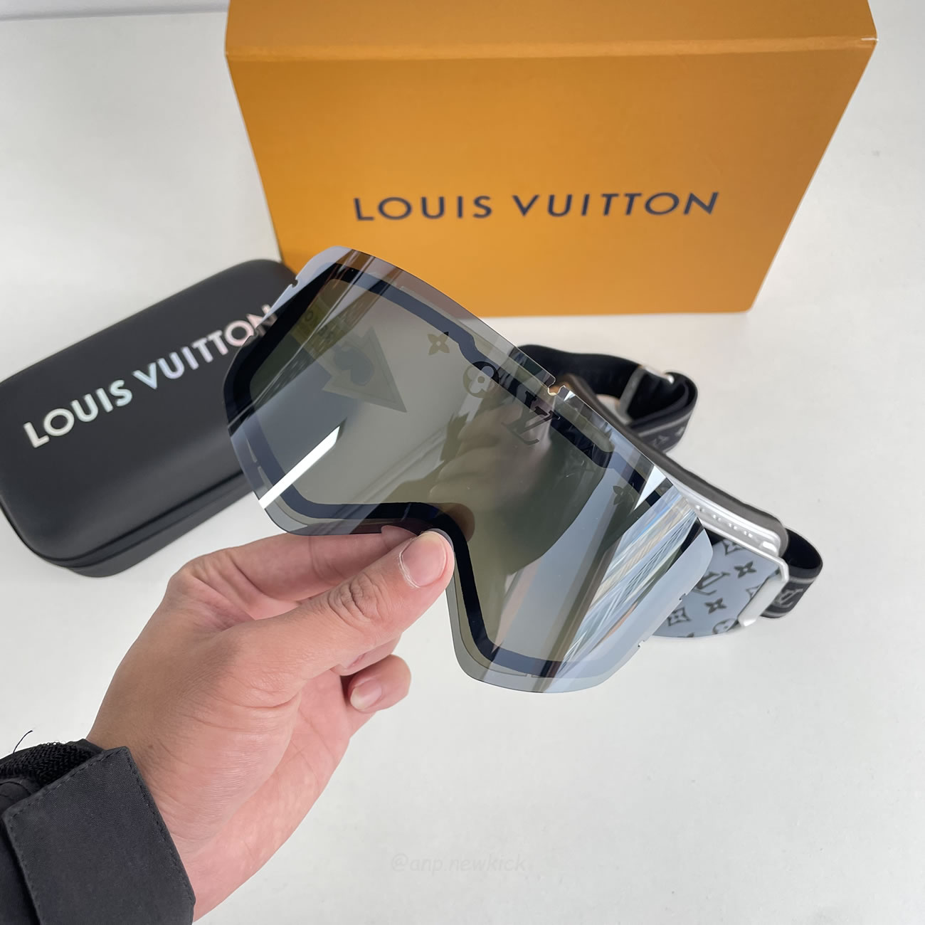 Louis Vuitton Lv Ski Mask Yellow Blue Black Pink Silvery White (17) - www.kitistry.com Louis Vuitton Lv Ski Mask Yellow Blue Black Pink Silvery White (17) - www.kitistry.com