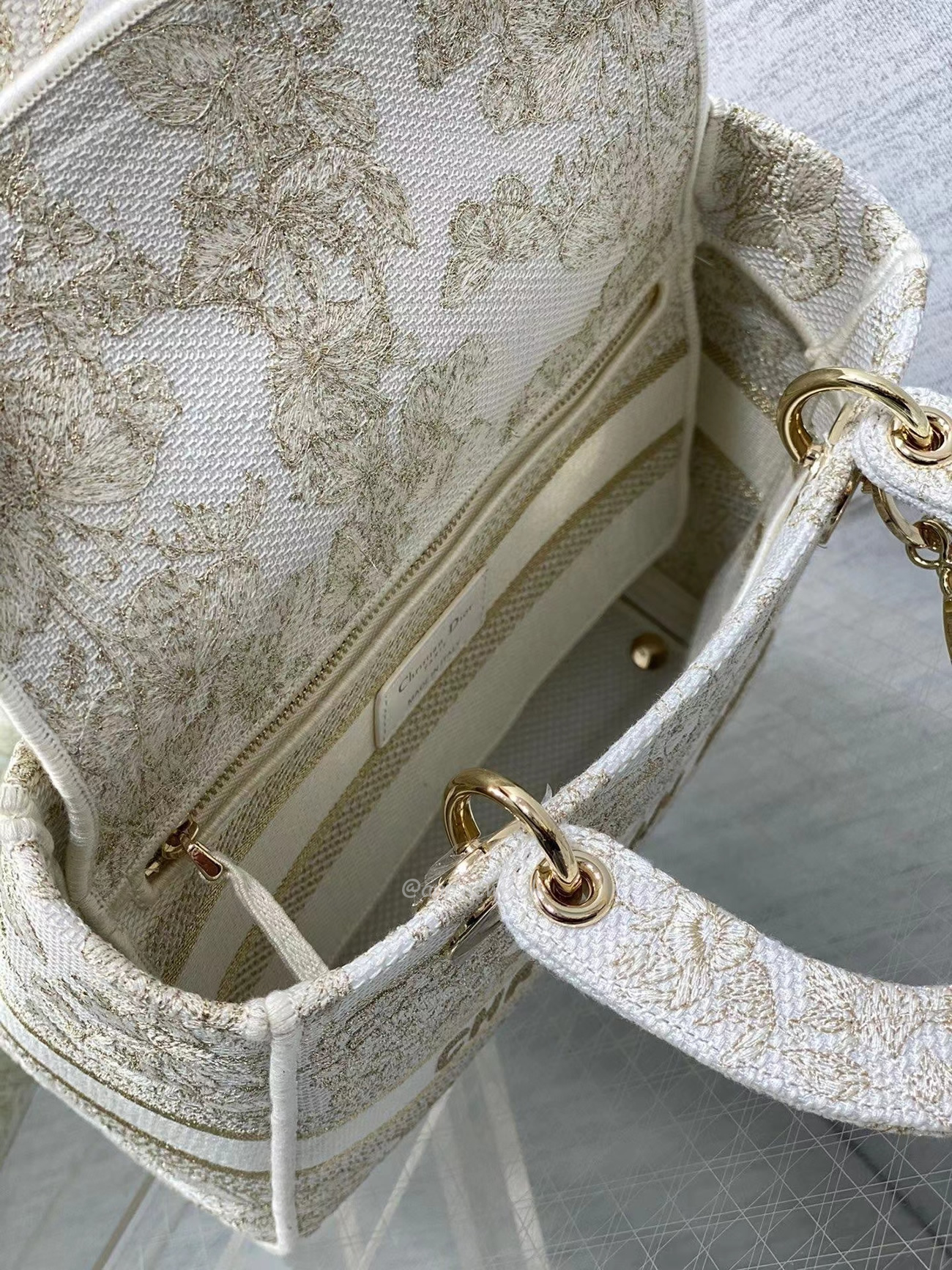 Dior Medium Size Lady D Lite Butterfly Around The World Embroidery Handbag (11) - www.kitistry.com Dior Medium Size Lady D Lite Butterfly Around The World Embroidery Handbag (11) - www.kitistry.com