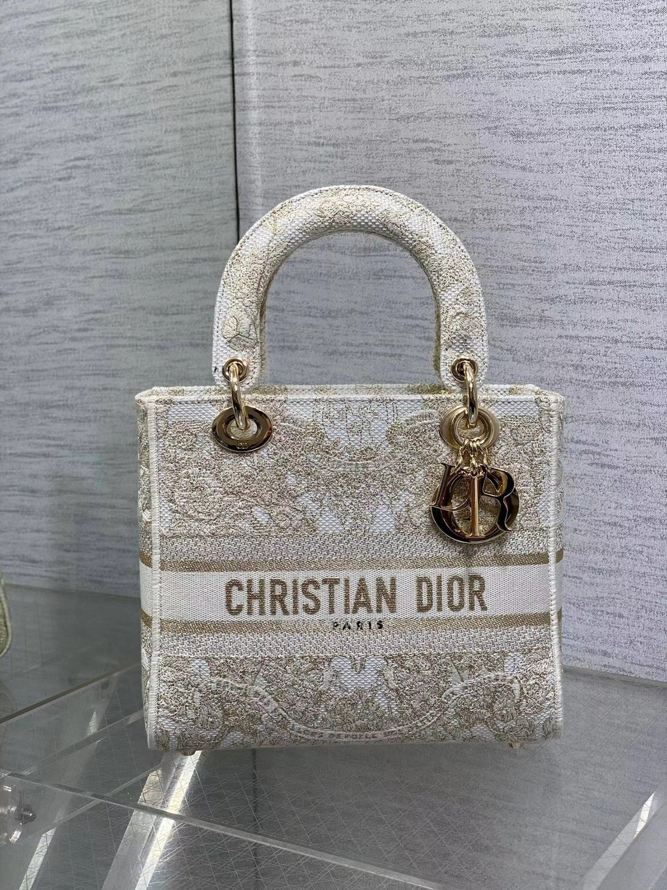 Dior Medium Size Lady D Lite Butterfly Around The World Embroidery Handbag (2) - www.kitistry.com Dior Medium Size Lady D Lite Butterfly Around The World Embroidery Handbag (2) - www.kitistry.com