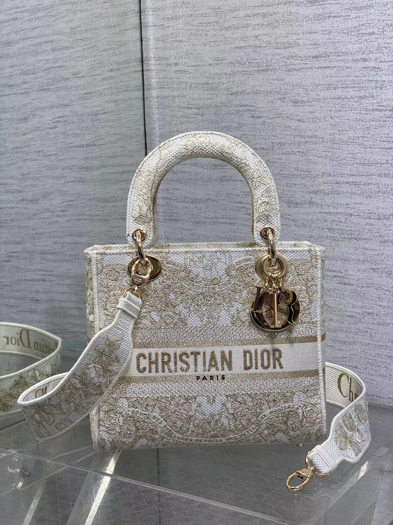 Dior Medium Size Lady D Lite Butterfly Around The World Embroidery Handbag (6) - www.kitistry.com Dior Medium Size Lady D Lite Butterfly Around The World Embroidery Handbag (6) - www.kitistry.com