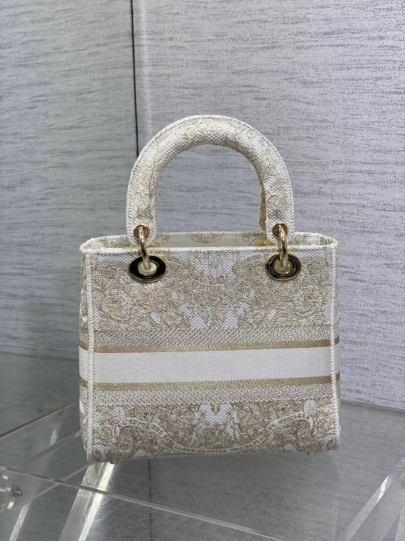 Dior Medium Size Lady D Lite Butterfly Around The World Embroidery Handbag (9) - www.kitistry.com Dior Medium Size Lady D Lite Butterfly Around The World Embroidery Handbag (9) - www.kitistry.com