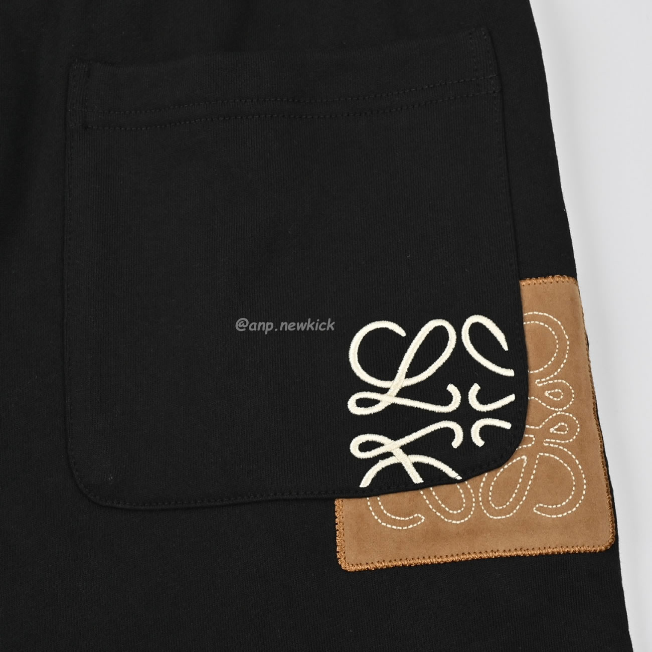 Loewe Pocket Patchwork Patch Logo Embroidered Shorts (6) - www.kitistry.com Loewe Pocket Patchwork Patch Logo Embroidered Shorts (6) - www.kitistry.com