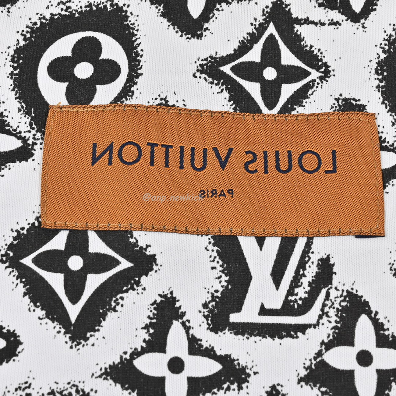 Louis Vuitton Full Print Presbyopia Logo Round Neck Short Sleeved T Shirt (5) - www.kitistry.com Louis Vuitton Full Print Presbyopia Logo Round Neck Short Sleeved T Shirt (5) - www.kitistry.com