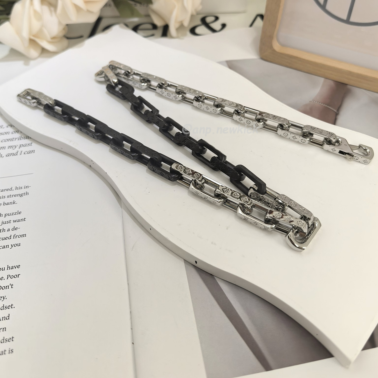 Louis Vuitton Monogram Chain Necklace M00677 (11) - www.kitistry.com Louis Vuitton Monogram Chain Necklace M00677 (11) - www.kitistry.com