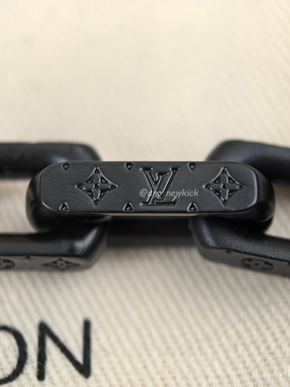 Louis Vuitton Monogram Chain Necklace M00677 (5) - www.kitistry.com Louis Vuitton Monogram Chain Necklace M00677 (5) - www.kitistry.com