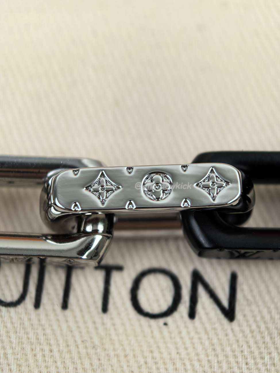 Louis Vuitton Monogram Chain Necklace M00677 (7) - www.kitistry.com Louis Vuitton Monogram Chain Necklace M00677 (7) - www.kitistry.com