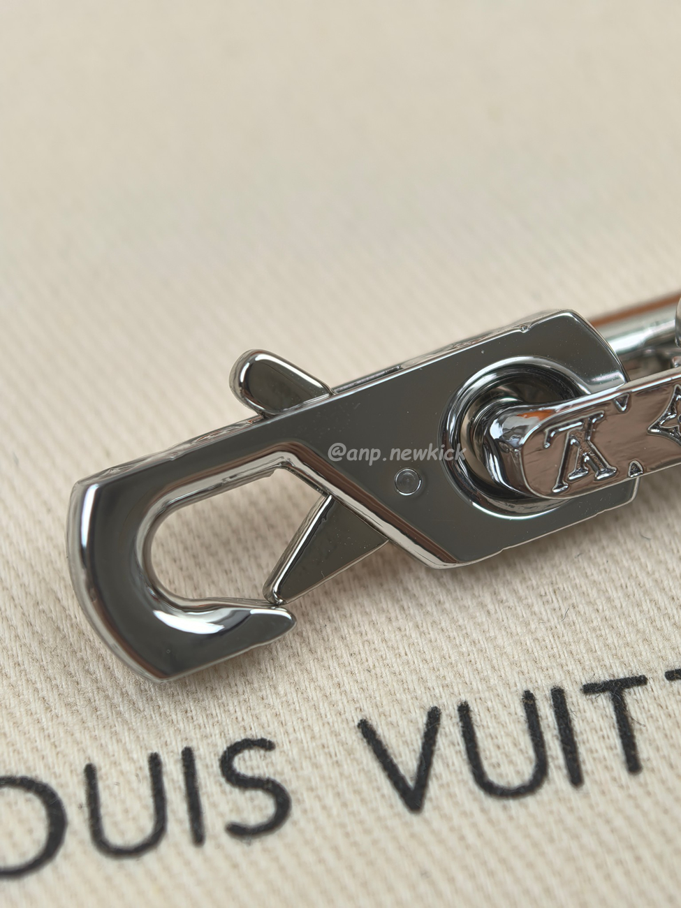 Louis Vuitton Monogram Chain Necklace M00677 (8) - www.kitistry.com Louis Vuitton Monogram Chain Necklace M00677 (8) - www.kitistry.com