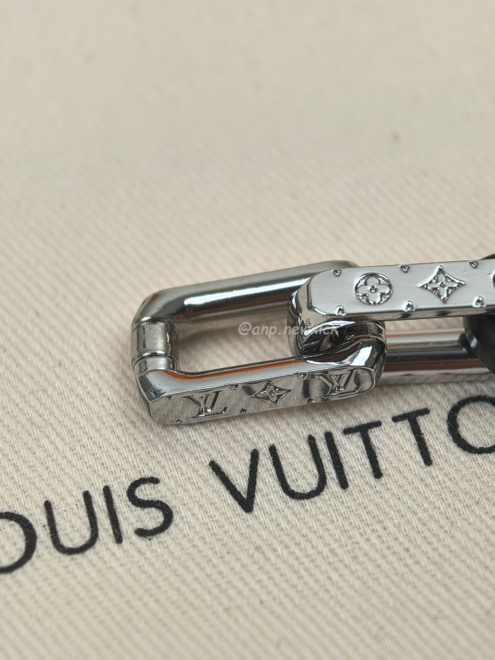 Louis Vuitton Monogram Chain Necklace M00677 (9) - www.kitistry.com Louis Vuitton Monogram Chain Necklace M00677 (9) - www.kitistry.com