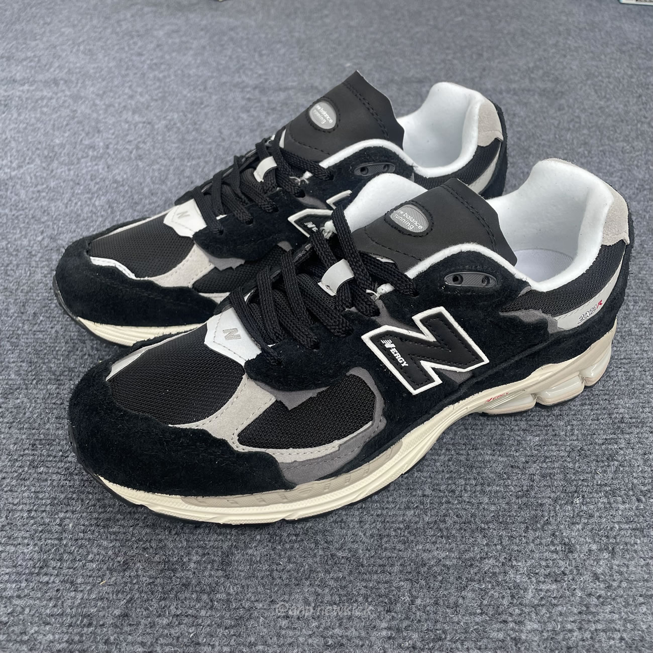 New Balance 2002r Protection Pack Black Grey M2002rdj (9) - www.kitistry.com
