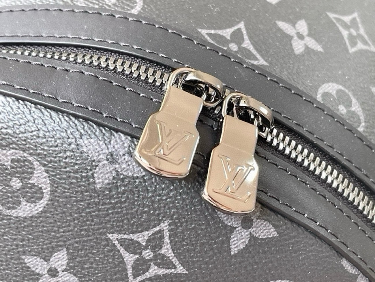 Louis Vuitton Discovery Pm Knapsack M22558 (3) - www.kitistry.com Louis Vuitton Discovery Pm Knapsack M22558 (3) - www.kitistry.com