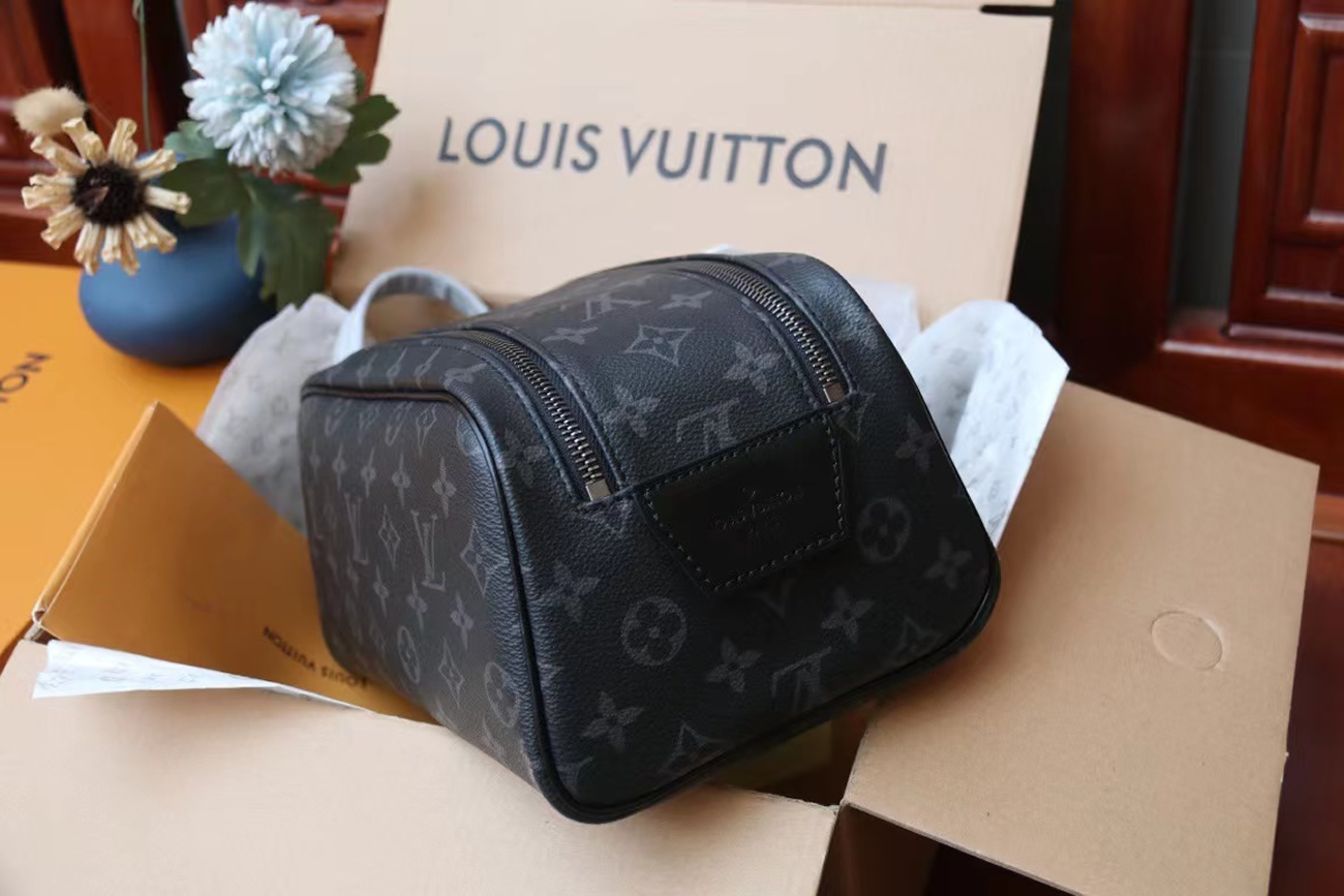 Louis Vuitton Dopp Kit M46354 (10) - www.kitistry.com Louis Vuitton Dopp Kit M46354 (10) - www.kitistry.com