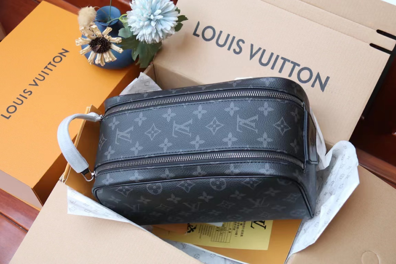 Louis Vuitton Dopp Kit M46354 (11) - www.kitistry.com Louis Vuitton Dopp Kit M46354 (11) - www.kitistry.com