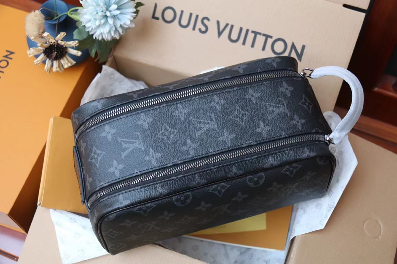 Louis Vuitton Dopp Kit M46354 (12) - www.kitistry.com Louis Vuitton Dopp Kit M46354 (12) - www.kitistry.com