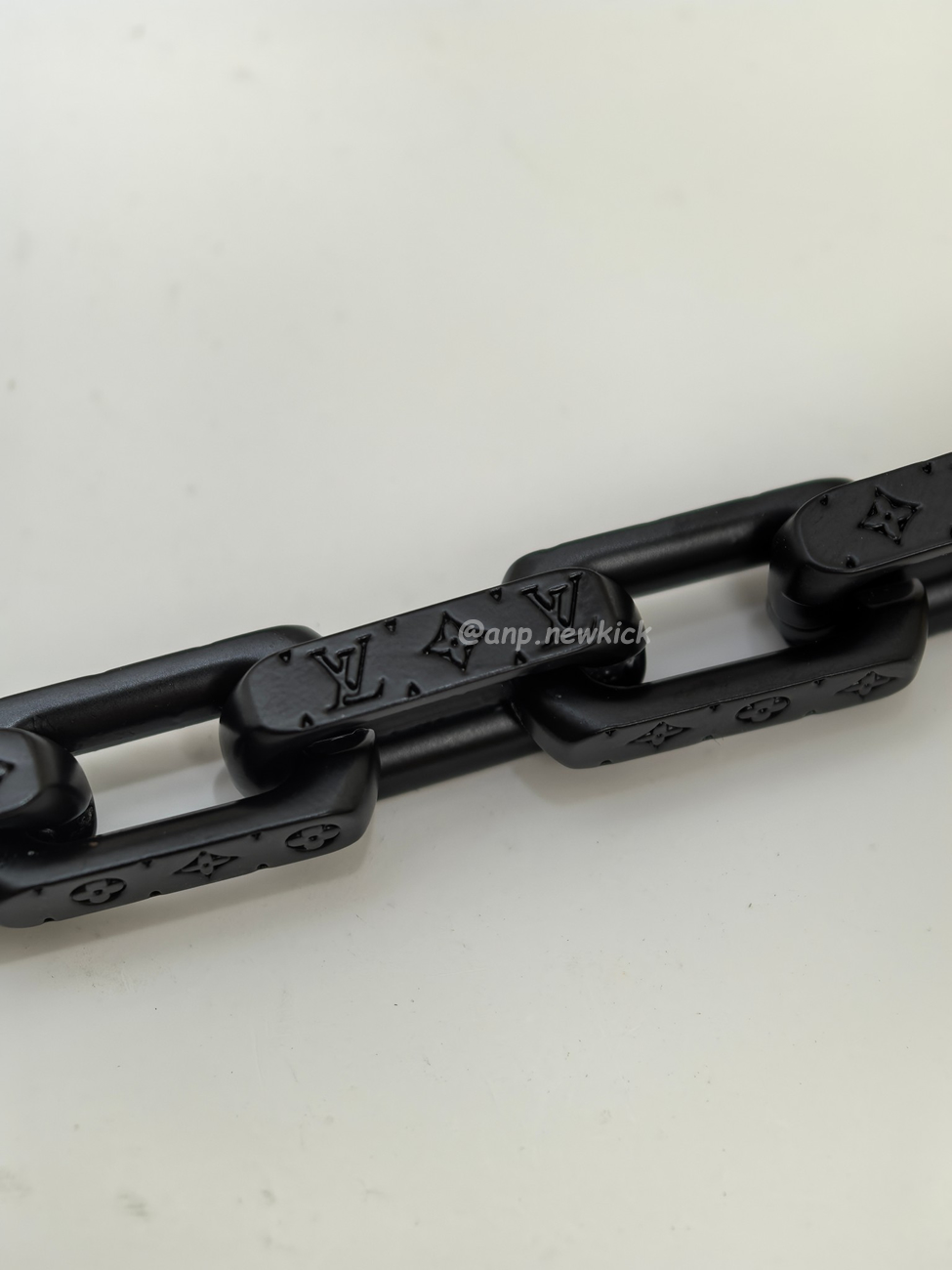 Louis Vuitton Chain Bracelet Engraved Monogram Colors Black Gold Multicolor M68242 (5) - www.kitistry.com Louis Vuitton Chain Bracelet Engraved Monogram Colors Black Gold Multicolor M68242 (5) - www.kitistry.com