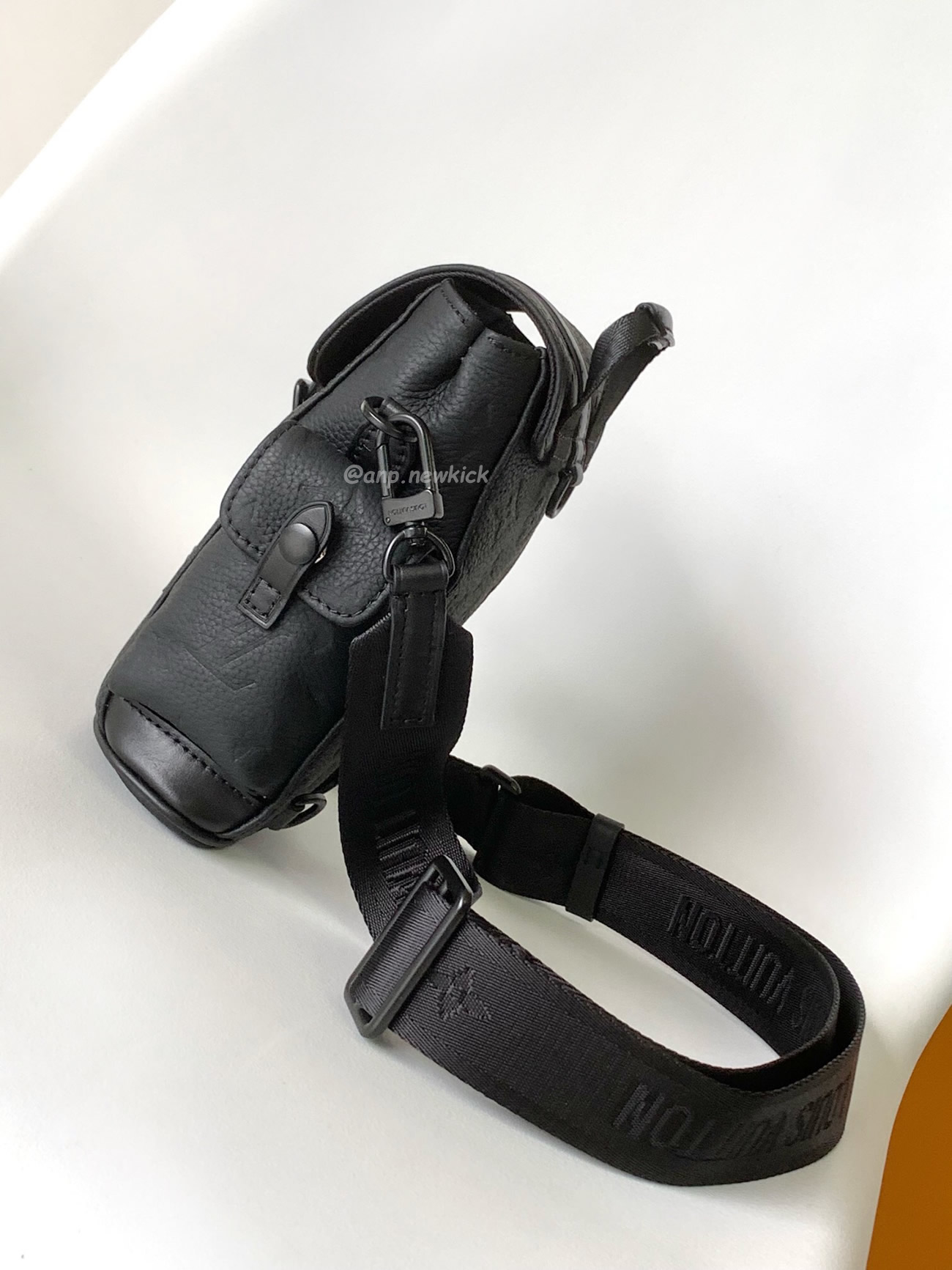 Louis Vuitton Nano Christopher M83164 (10) - www.kitistry.com Louis Vuitton Nano Christopher M83164 (10) - www.kitistry.com