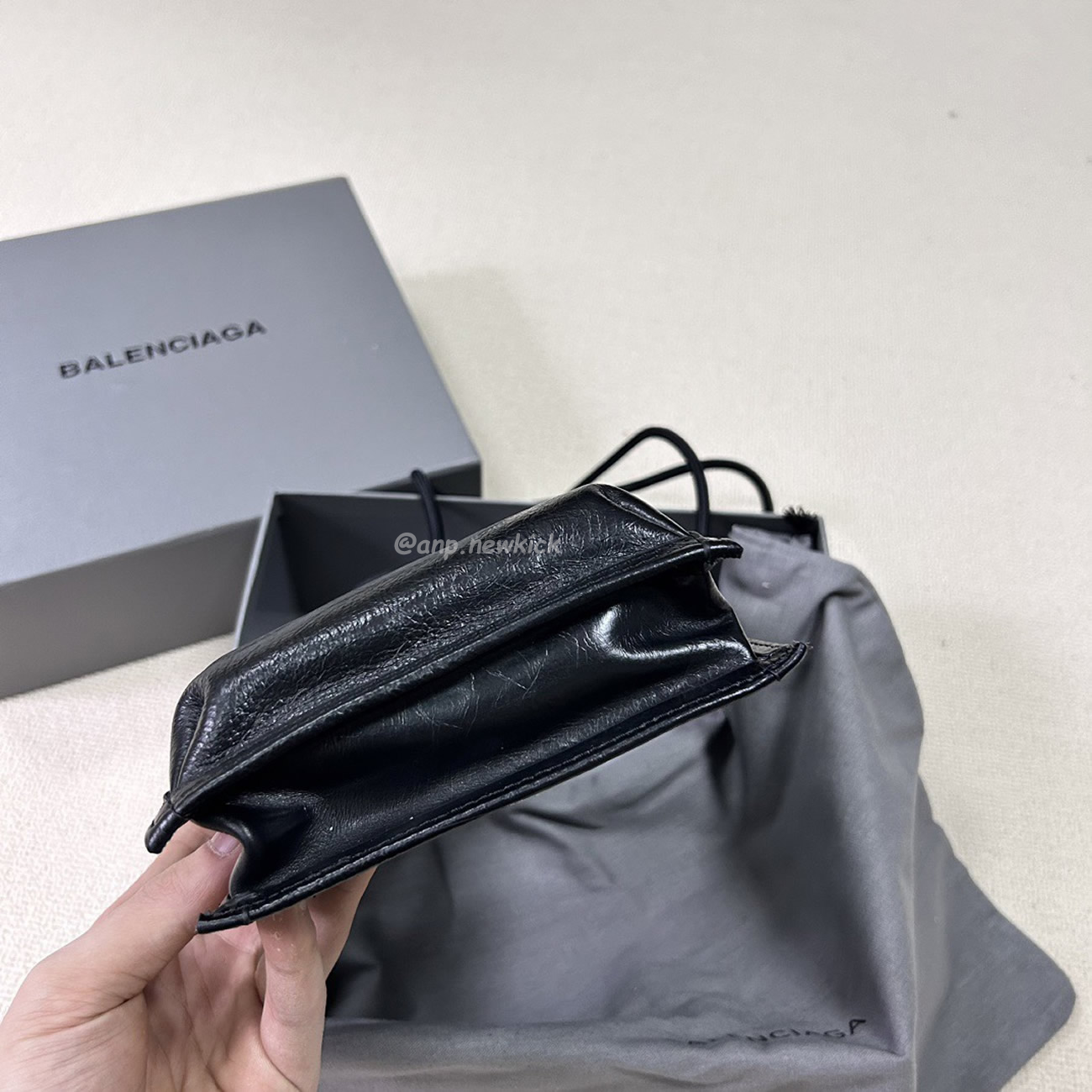 Balenciaga Explorer Arena Cracked Leather Messenger Bag Black (12) - www.kitistry.com Balenciaga Explorer Arena Cracked Leather Messenger Bag Black (12) - www.kitistry.com