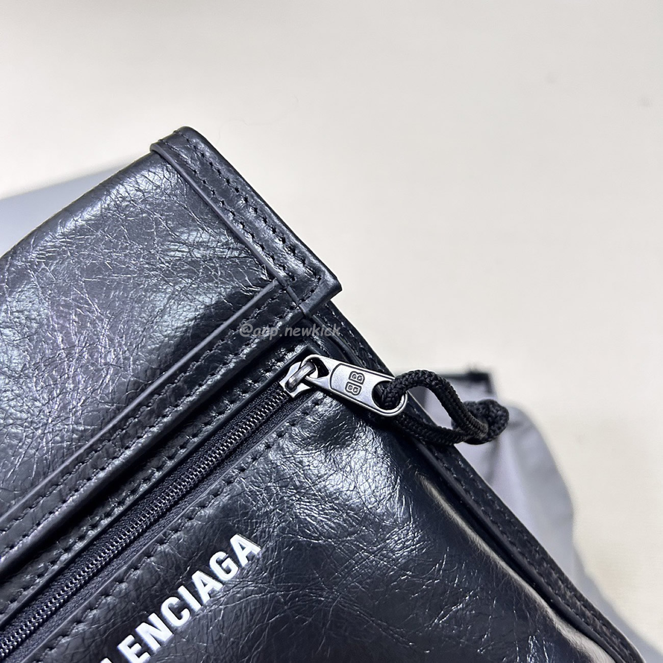 Balenciaga Explorer Arena Cracked Leather Messenger Bag Black (16) - www.kitistry.com Balenciaga Explorer Arena Cracked Leather Messenger Bag Black (16) - www.kitistry.com