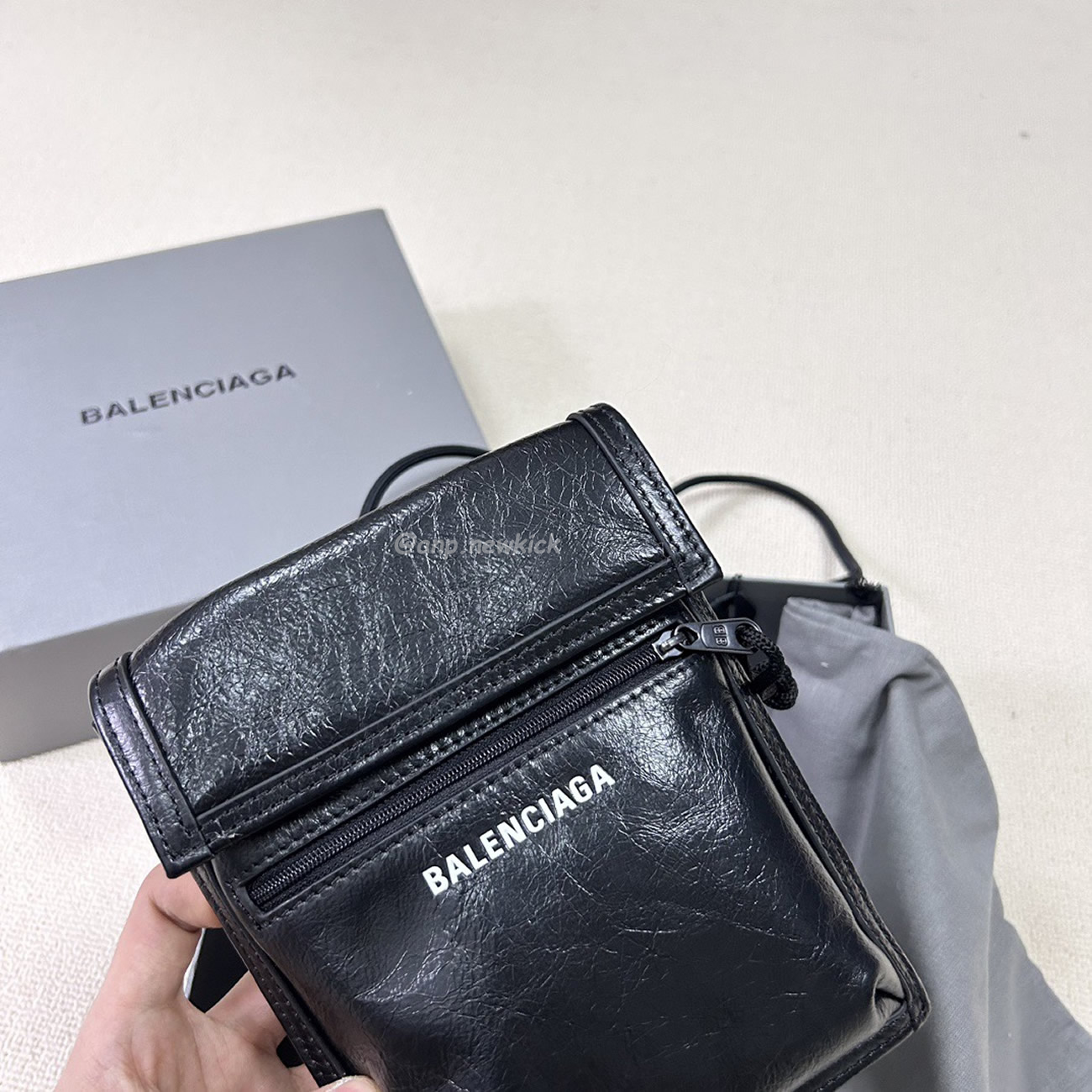 Balenciaga Explorer Arena Cracked Leather Messenger Bag Black (17) - www.kitistry.com Balenciaga Explorer Arena Cracked Leather Messenger Bag Black (17) - www.kitistry.com