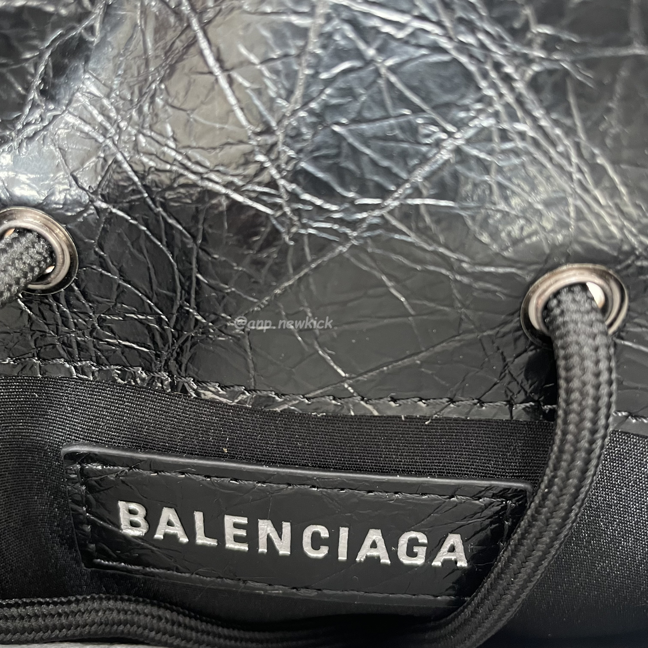 Balenciaga Explorer Arena Cracked Leather Messenger Bag Black (3) - www.kitistry.com Balenciaga Explorer Arena Cracked Leather Messenger Bag Black (3) - www.kitistry.com