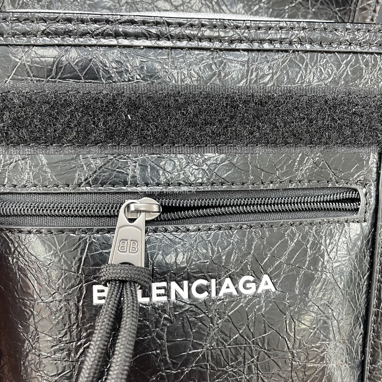 Balenciaga Explorer Arena Cracked Leather Messenger Bag Black (6) - www.kitistry.com Balenciaga Explorer Arena Cracked Leather Messenger Bag Black (6) - www.kitistry.com
