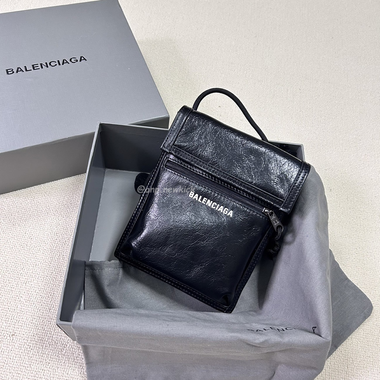 Balenciaga Explorer Arena Cracked Leather Messenger Bag Black (8) - www.kitistry.com Balenciaga Explorer Arena Cracked Leather Messenger Bag Black (8) - www.kitistry.com