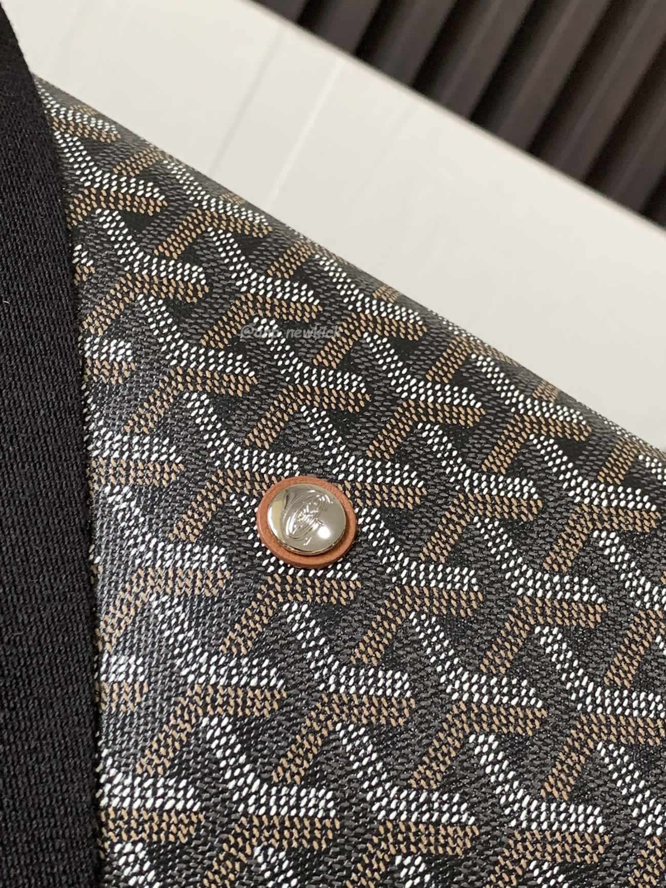 Goyard Capetien Medium Size Messenger Bag (12) - www.kitistry.com Goyard Capetien Medium Size Messenger Bag (12) - www.kitistry.com