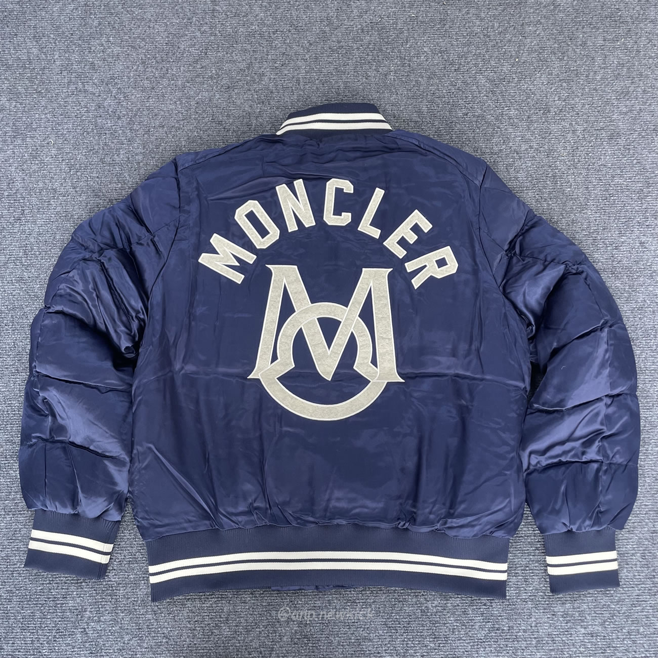 Moncler Dives Down Bomber Jacket (3) - www.kitistry.com Moncler Dives Down Bomber Jacket (3) - www.kitistry.com