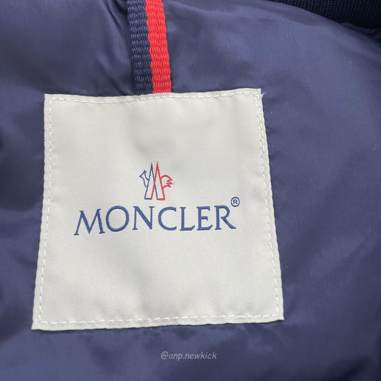 Moncler Dives Down Bomber Jacket (4) - www.kitistry.com Moncler Dives Down Bomber Jacket (4) - www.kitistry.com
