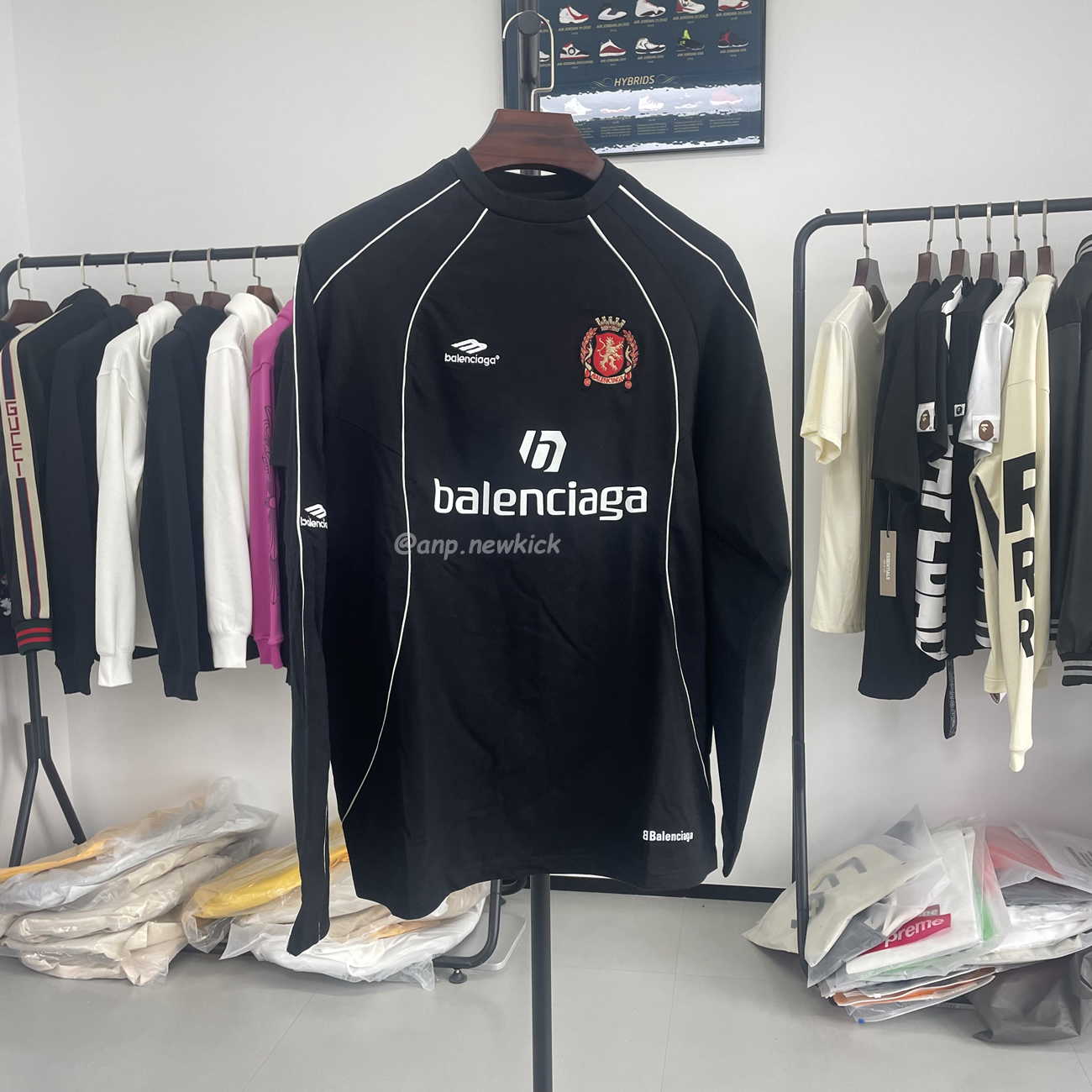 Balenciaga Black Soccer Long Sleeve Jersey T Shirt (4) - www.kitistry.com Balenciaga Black Soccer Long Sleeve Jersey T Shirt (4) - www.kitistry.com