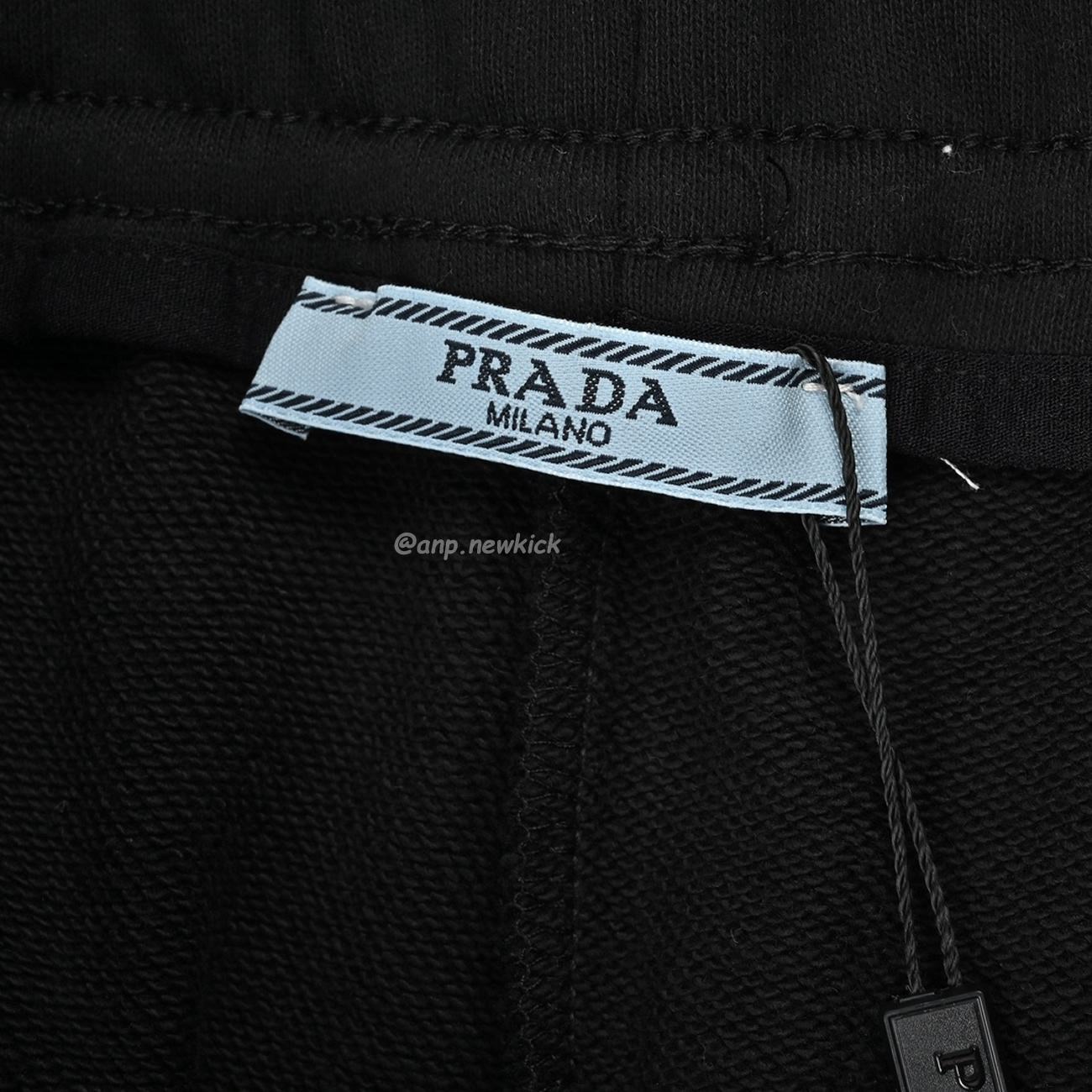 Prada Triangle Letter Logo Printed Shorts (3) - www.kitistry.com Prada Triangle Letter Logo Printed Shorts (3) - www.kitistry.com