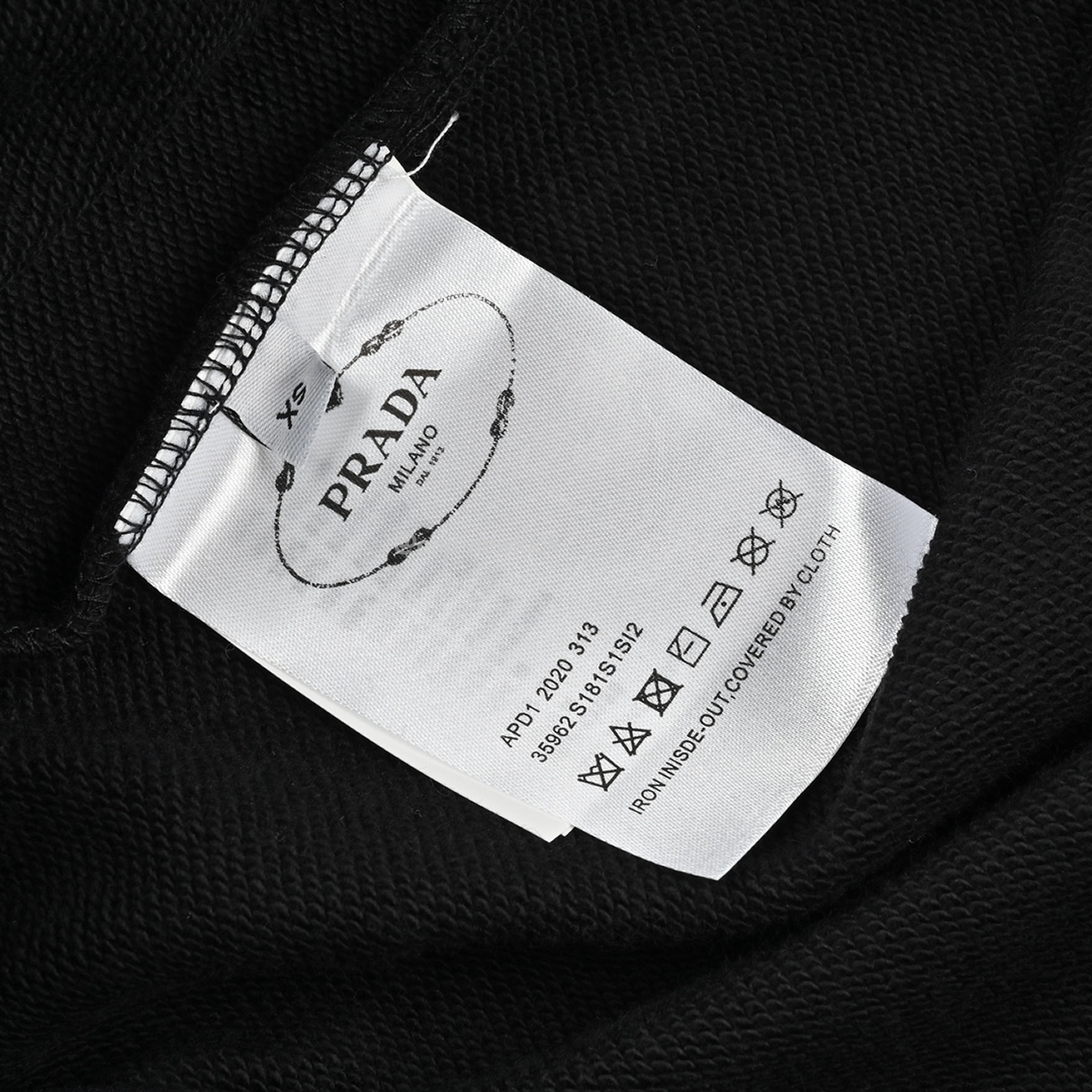 Prada Triangle Letter Logo Printed Shorts (7) - www.kitistry.com Prada Triangle Letter Logo Printed Shorts (7) - www.kitistry.com