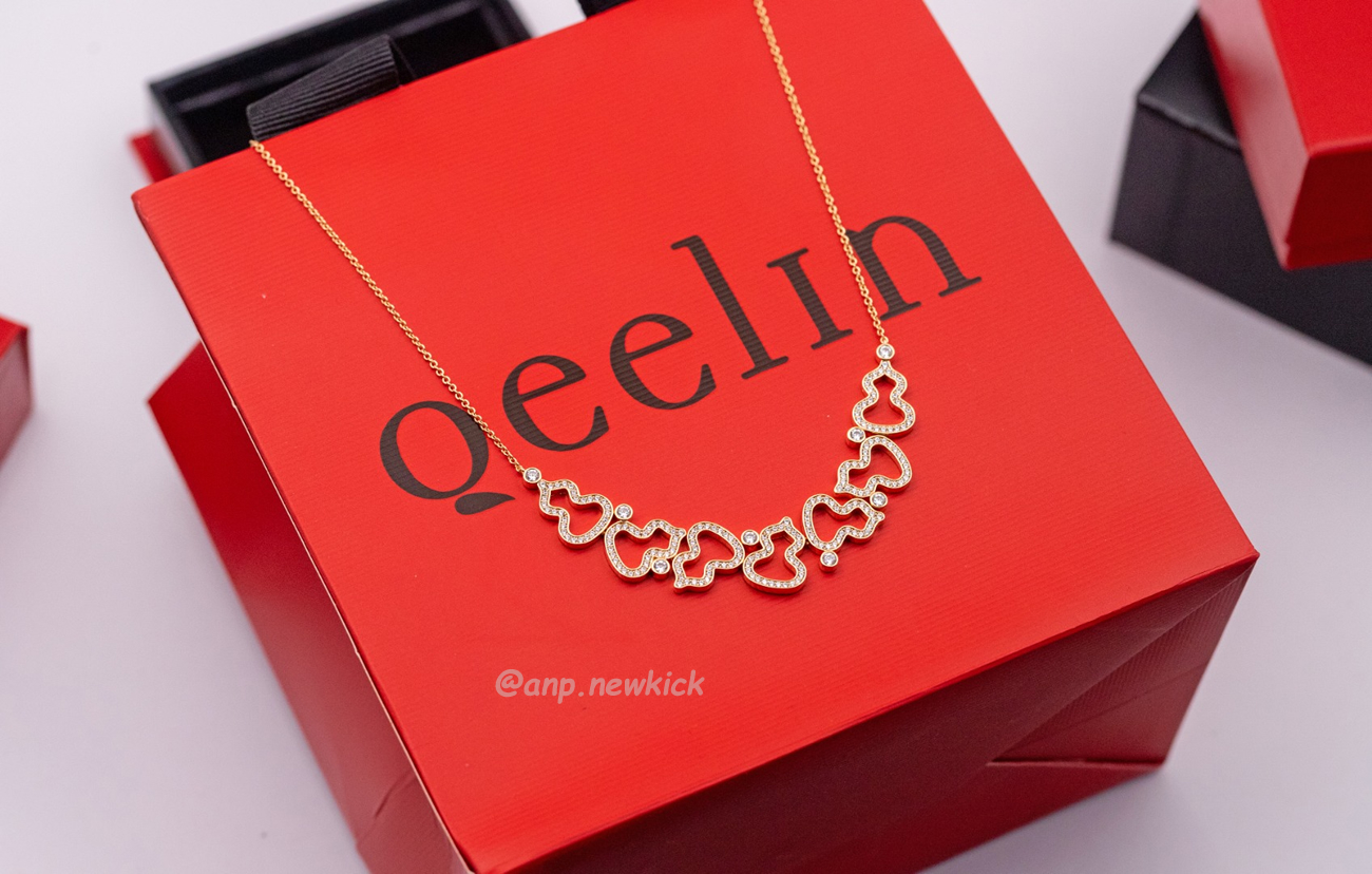 Qeelin V Gourd Necklace (2) - www.kitistry.com Qeelin V Gourd Necklace (2) - www.kitistry.com