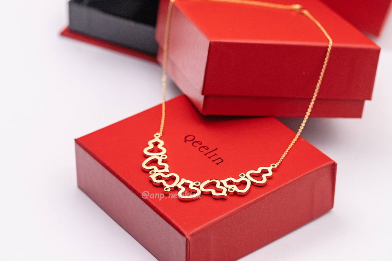 Qeelin V Gourd Necklace (3) - www.kitistry.com Qeelin V Gourd Necklace (3) - www.kitistry.com