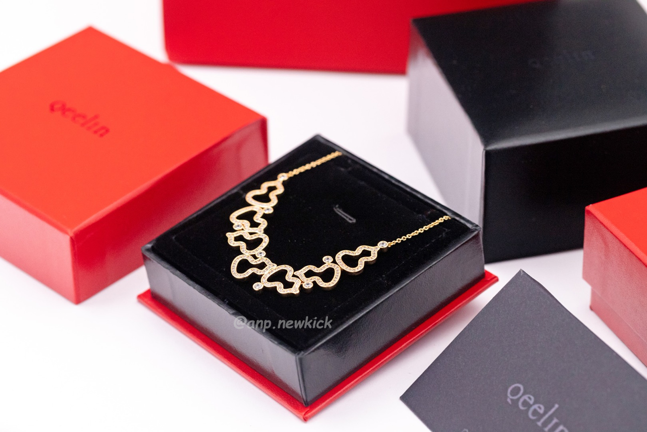 Qeelin V Gourd Necklace (5) - www.kitistry.com Qeelin V Gourd Necklace (5) - www.kitistry.com
