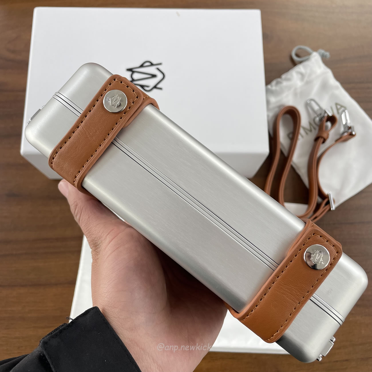 Rimowa Aluminium Silver Cross Body Bag (7) - www.kitistry.com Rimowa Aluminium Silver Cross Body Bag (7) - www.kitistry.com
