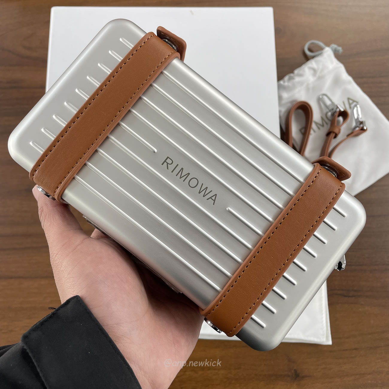 Rimowa Aluminium Silver Cross Body Bag (8) - www.kitistry.com Rimowa Aluminium Silver Cross Body Bag (8) - www.kitistry.com