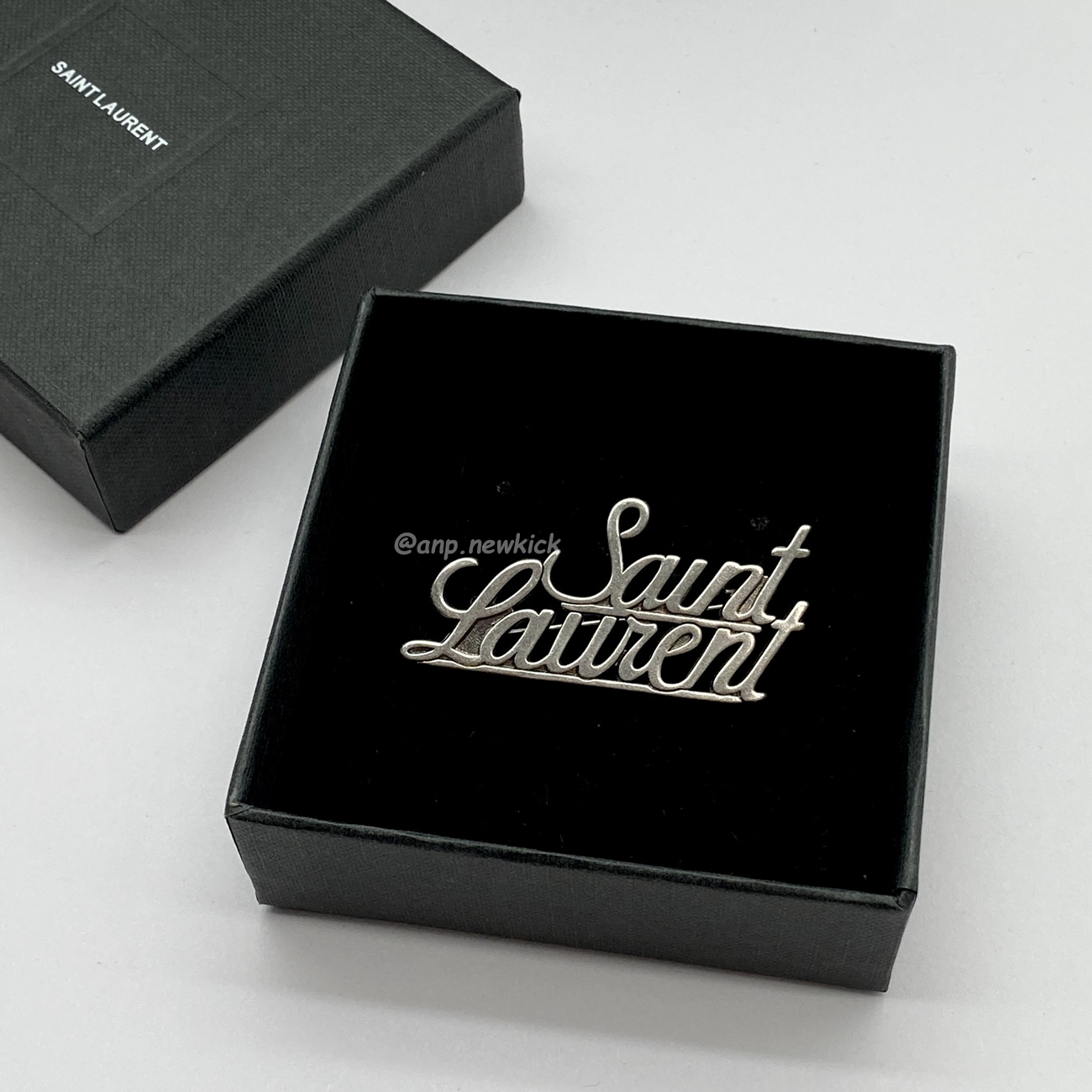 Saint Laurent Paris Saint Laurent Logo Brooch (3) - www.kitistry.com Saint Laurent Paris Saint Laurent Logo Brooch (3) - www.kitistry.com