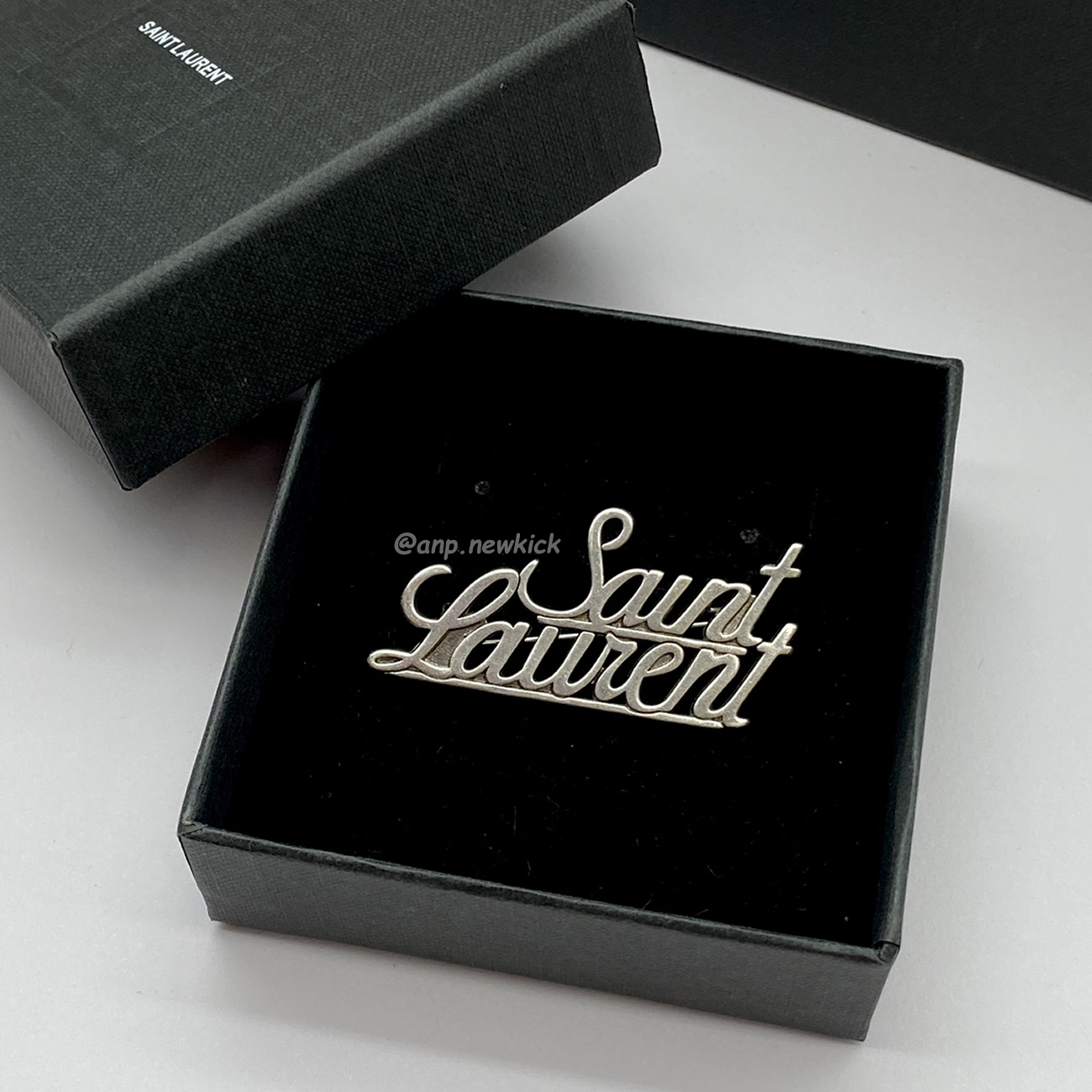 Saint Laurent Paris Saint Laurent Logo Brooch (4) - www.kitistry.com Saint Laurent Paris Saint Laurent Logo Brooch (4) - www.kitistry.com