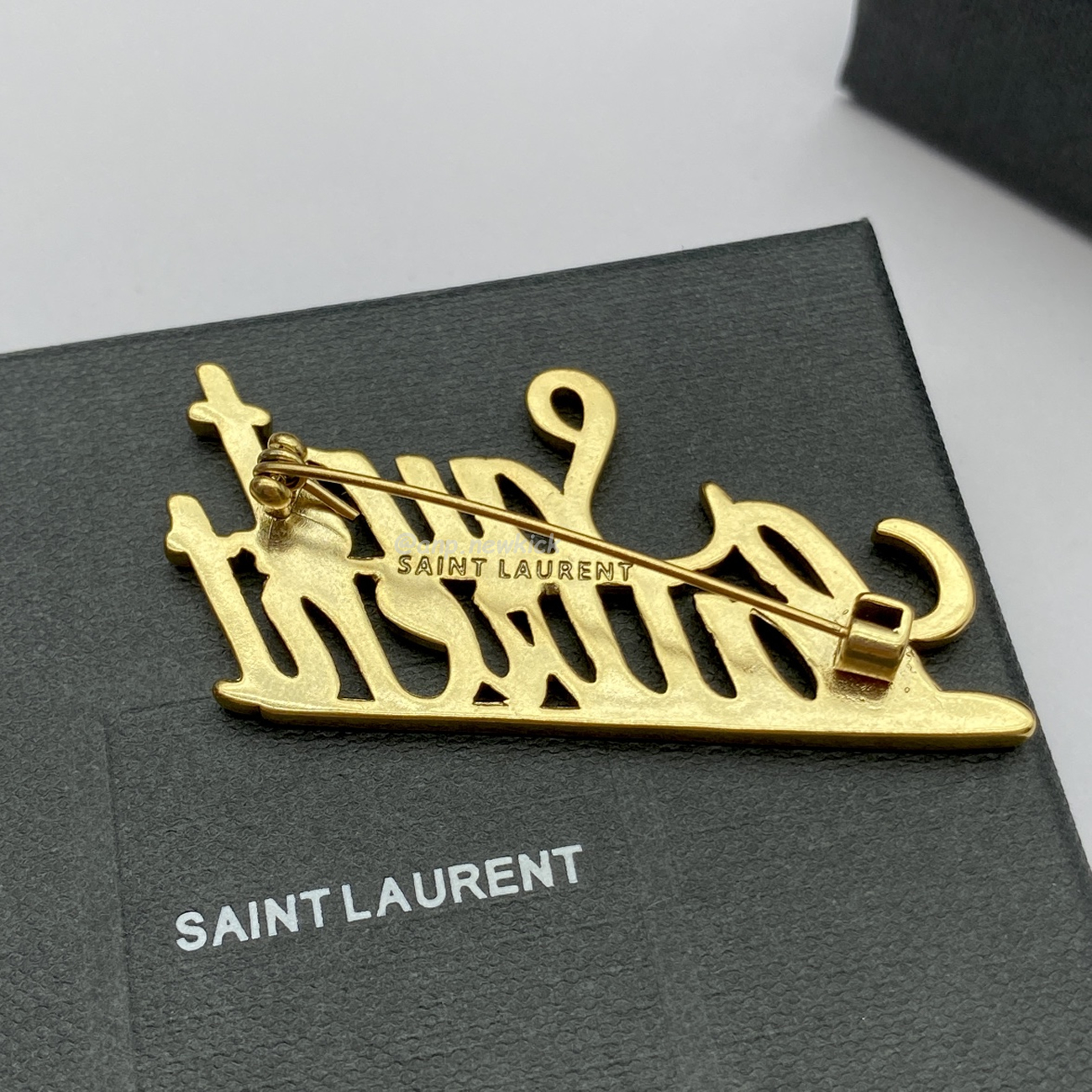 Saint Laurent Paris Saint Laurent Logo Brooch (7) - www.kitistry.com Saint Laurent Paris Saint Laurent Logo Brooch (7) - www.kitistry.com