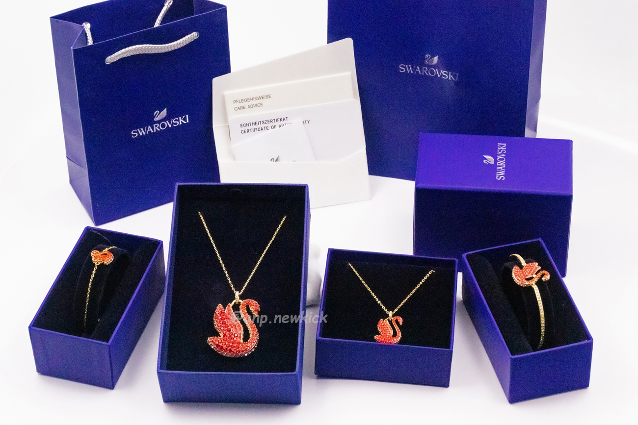 Swarovski New Year Swan Collection (1) - www.kitistry.com Swarovski New Year Swan Collection (1) - www.kitistry.com