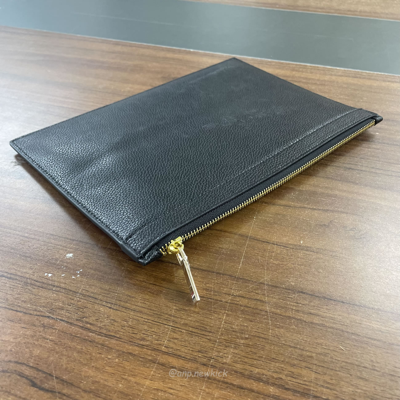 Thom Browne Logo Stamp Leather Document Holder (4) - www.kitistry.com Thom Browne Logo Stamp Leather Document Holder (4) - www.kitistry.com