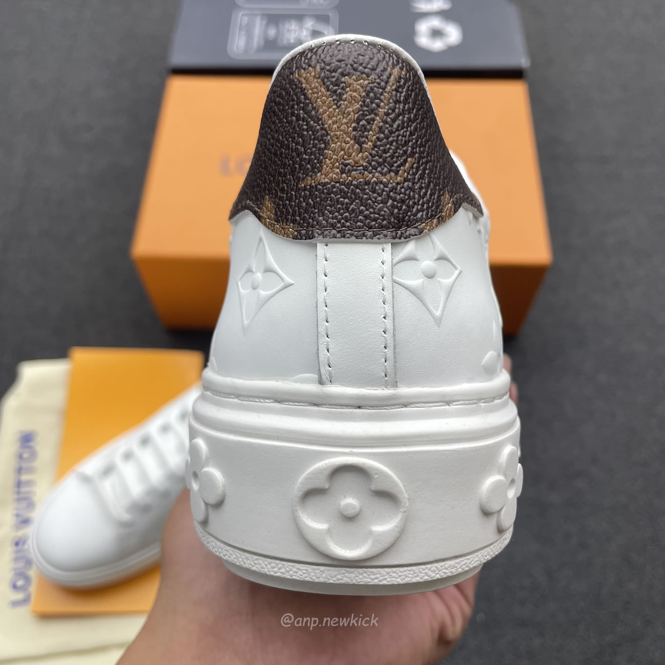 Louis Vuitton Time Out Debossed Monogram Leather White (4) - www.kitistry.com Louis Vuitton Time Out Debossed Monogram Leather White (4) - www.kitistry.com