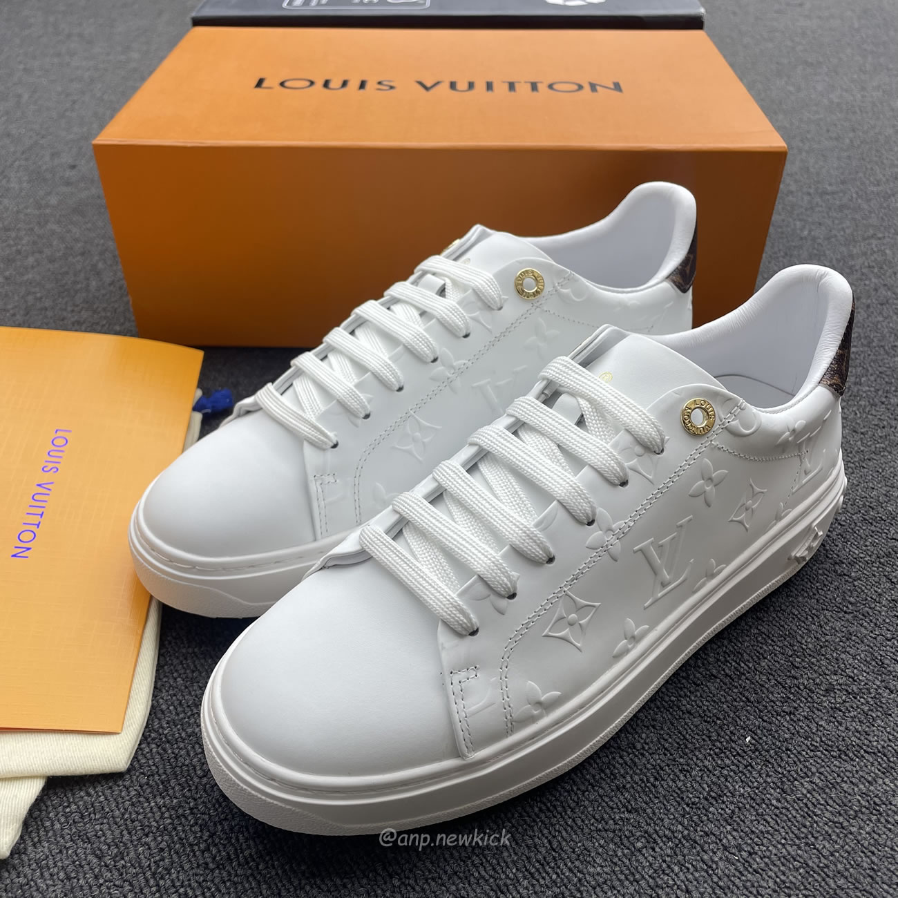 Louis Vuitton Time Out Debossed Monogram Leather White (8) - www.kitistry.com Louis Vuitton Time Out Debossed Monogram Leather White (8) - www.kitistry.com