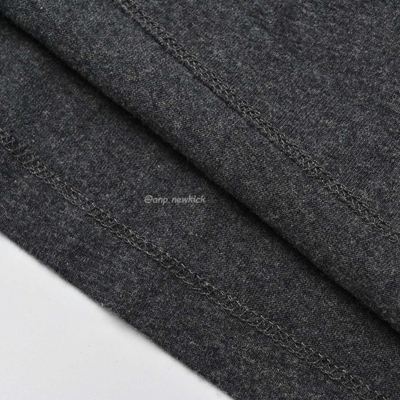 Loewe 24ss Two Tone Embroidered Logo Dark Gray Short Sleeved T Shirt (4) - www.kitistry.com Loewe 24ss Two Tone Embroidered Logo Dark Gray Short Sleeved T Shirt (4) - www.kitistry.com