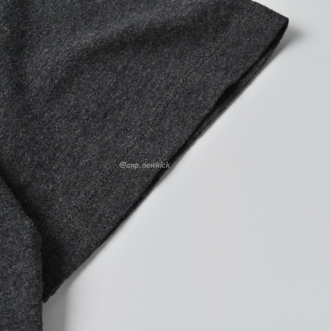 Loewe 24ss Two Tone Embroidered Logo Dark Gray Short Sleeved T Shirt (5) - www.kitistry.com Loewe 24ss Two Tone Embroidered Logo Dark Gray Short Sleeved T Shirt (5) - www.kitistry.com