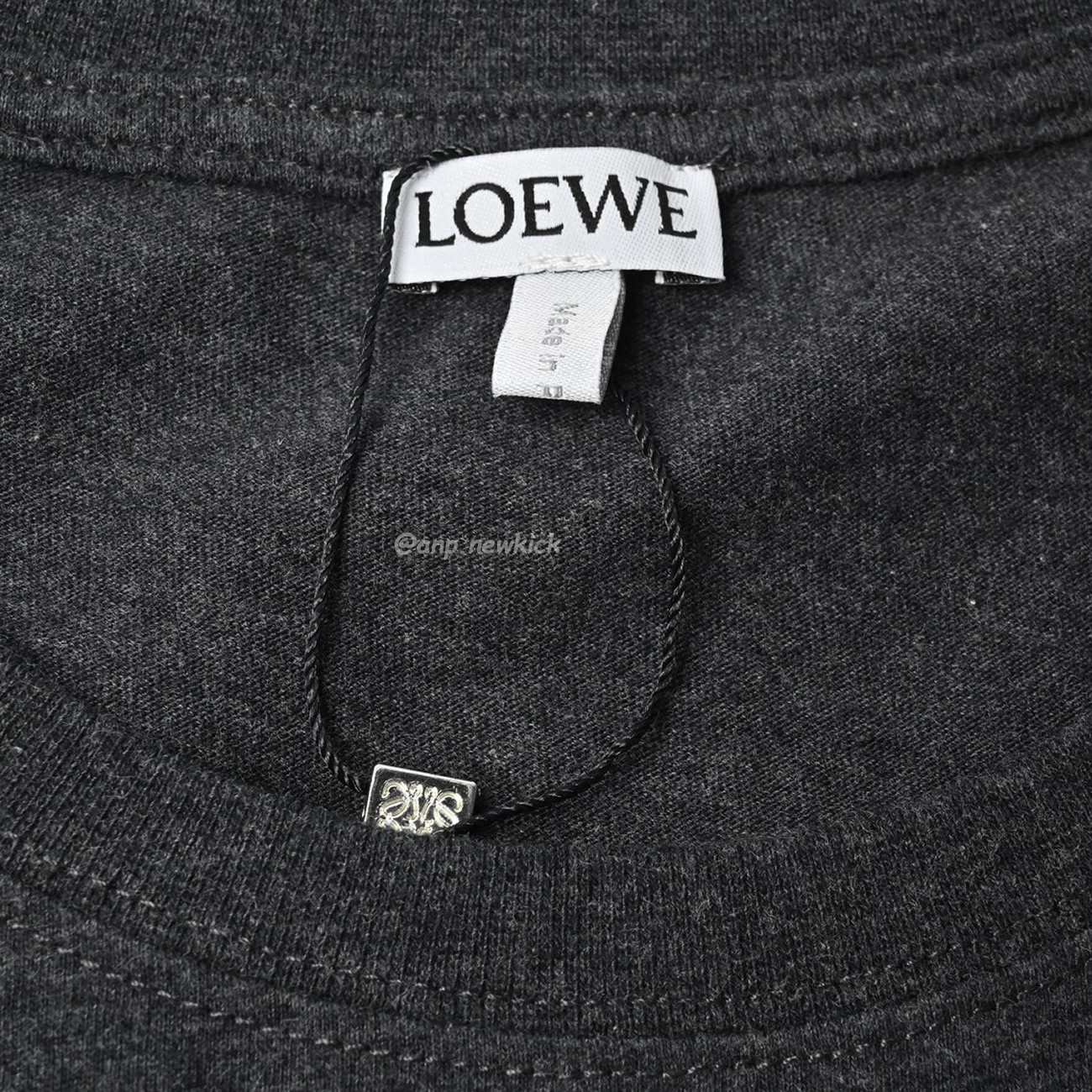 Loewe 24ss Two Tone Embroidered Logo Dark Gray Short Sleeved T Shirt (6) - www.kitistry.com Loewe 24ss Two Tone Embroidered Logo Dark Gray Short Sleeved T Shirt (6) - www.kitistry.com