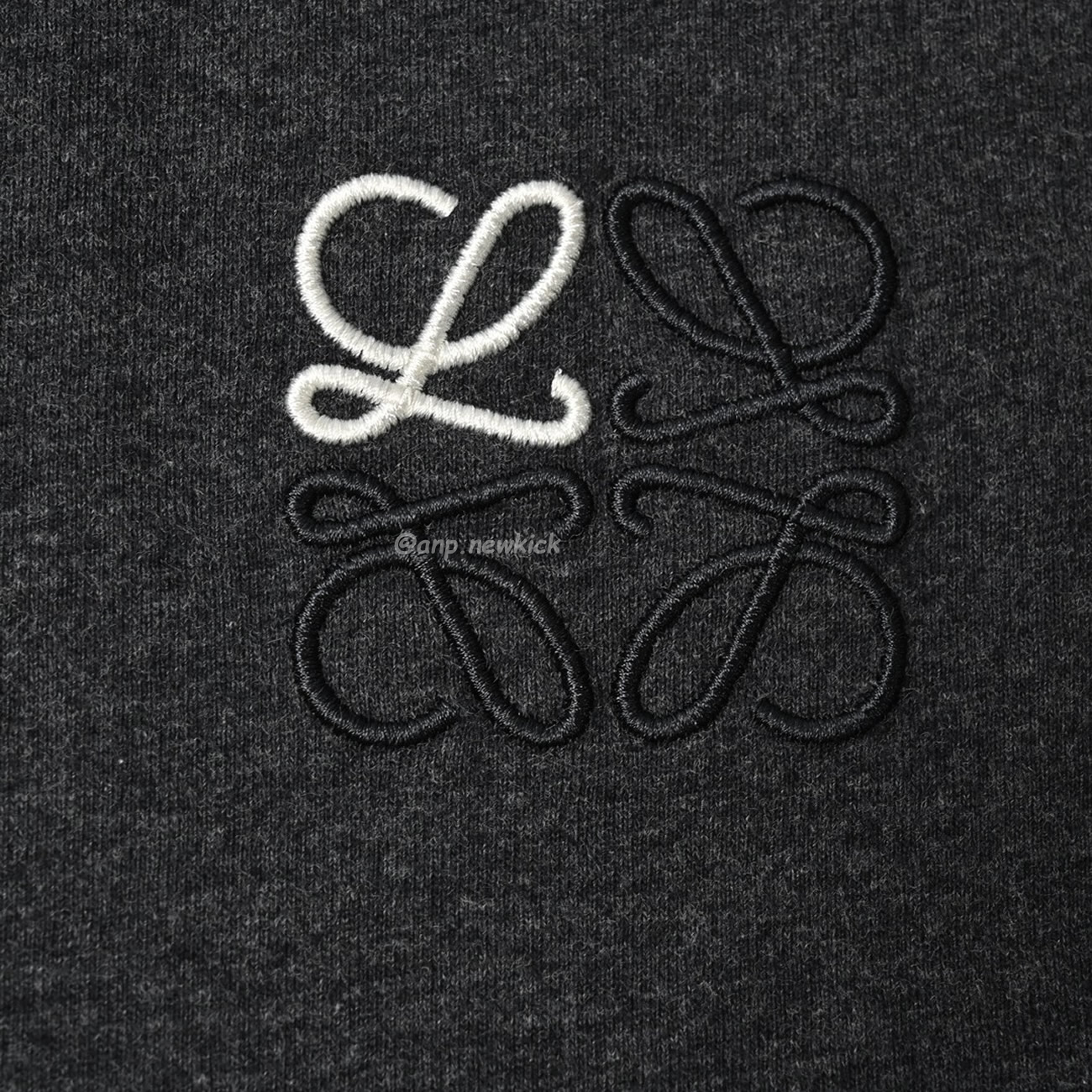 Loewe 24ss Two Tone Embroidered Logo Dark Gray Short Sleeved T Shirt (8) - www.kitistry.com Loewe 24ss Two Tone Embroidered Logo Dark Gray Short Sleeved T Shirt (8) - www.kitistry.com