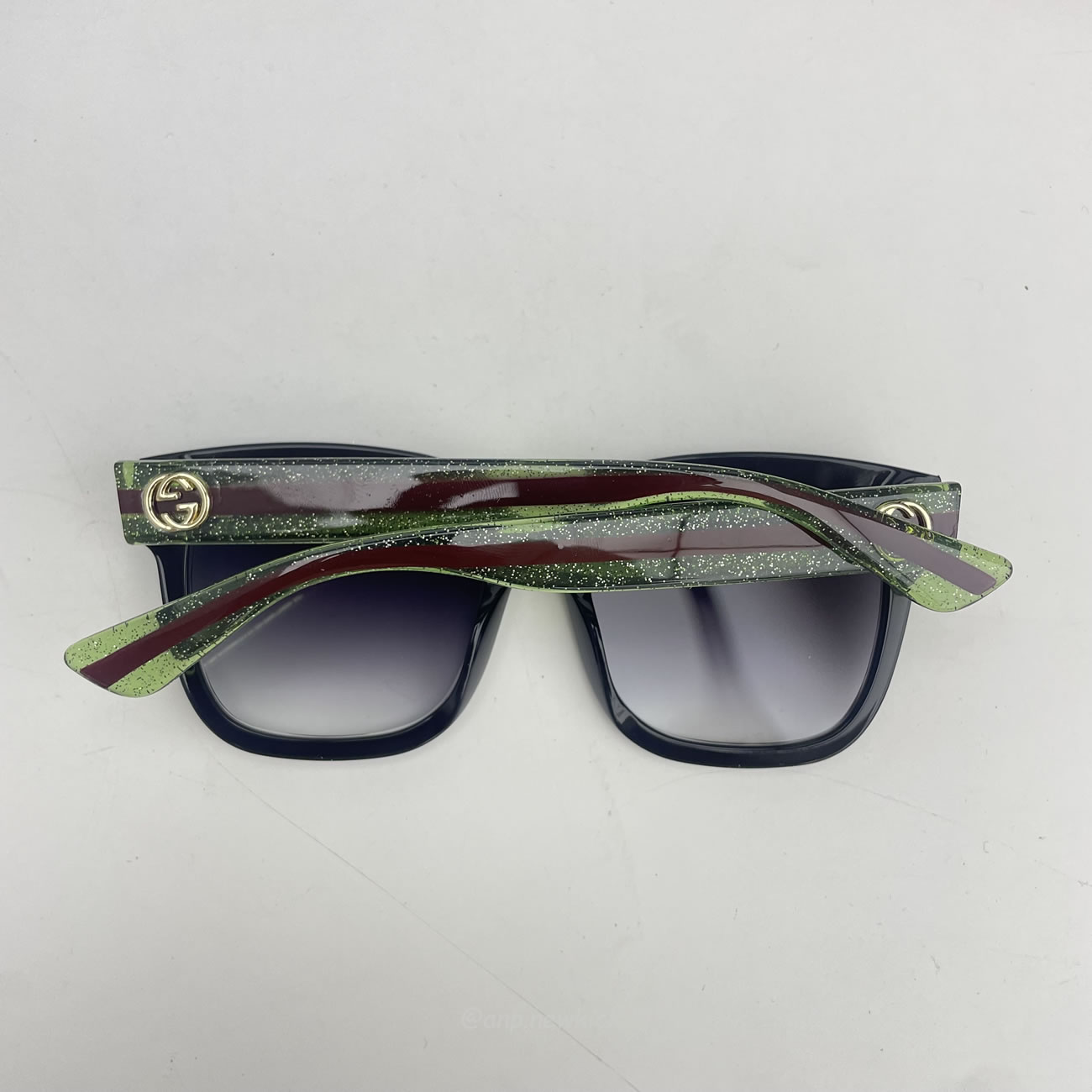 Gucci Glittered Oversized Rectangular Universal Fit Sunglasses Black Green Red (3) - www.kitistry.com Gucci Glittered Oversized Rectangular Universal Fit Sunglasses Black Green Red (3) - www.kitistry.com