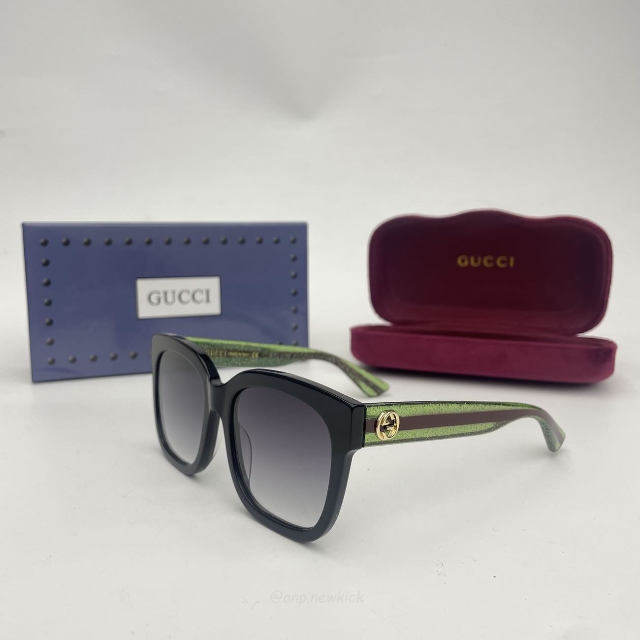 Gucci Glittered Oversized Rectangular Universal Fit Sunglasses Black Green Red (5) - www.kitistry.com Gucci Glittered Oversized Rectangular Universal Fit Sunglasses Black Green Red (5) - www.kitistry.com