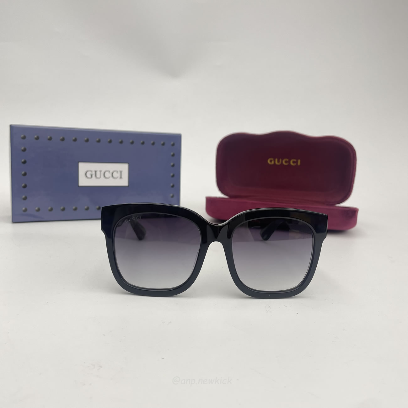 Gucci Glittered Oversized Rectangular Universal Fit Sunglasses Black Green Red (6) - www.kitistry.com Gucci Glittered Oversized Rectangular Universal Fit Sunglasses Black Green Red (6) - www.kitistry.com